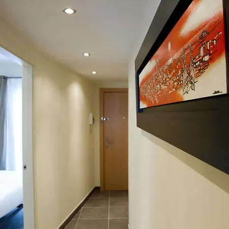 Ola Living Macba 公寓 *